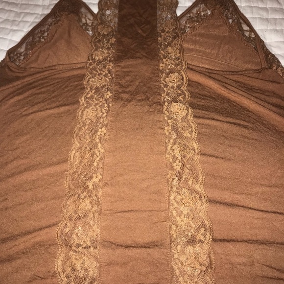 Tank with lace embroidered - Picture 3 of 3